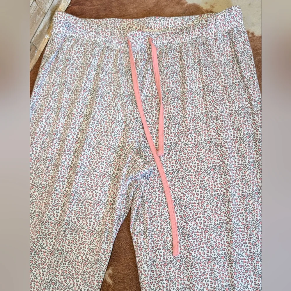 Rae Dunn Pink Pajama Set with Uplifting Message " No Bad Days" Animal Print PJ's - Picture 2 of 9